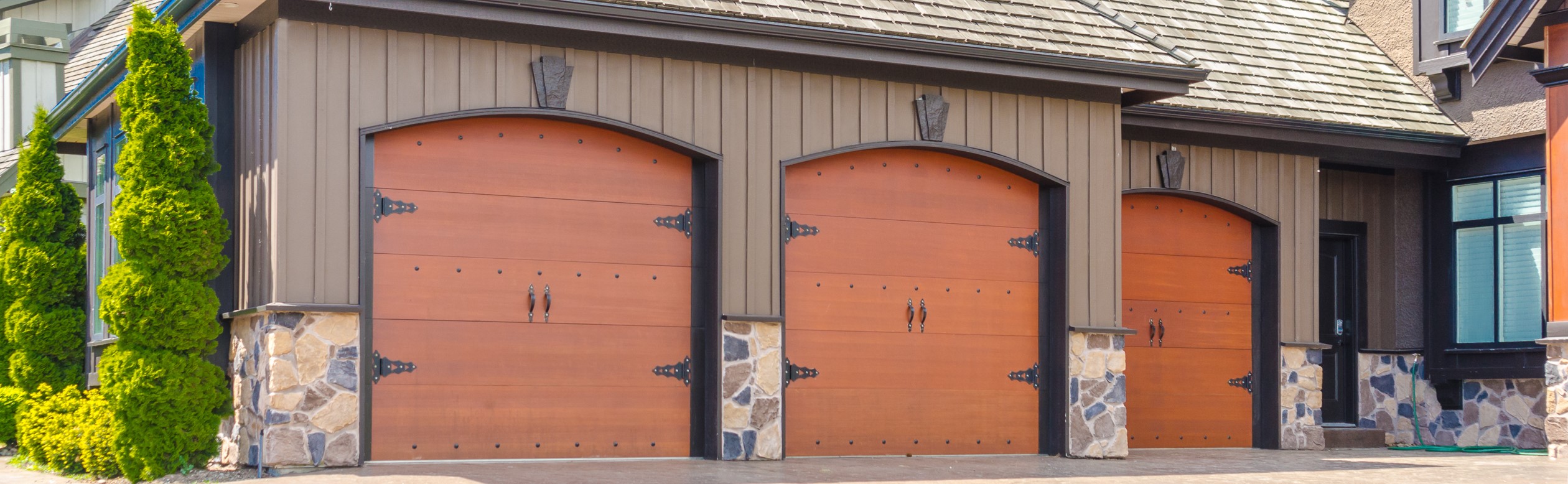 Garage Door Companies - 135192336